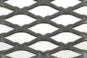 Grille en métal déployé Wolfa pour puits de lumière pour cave 151x60 cm  (dimensions grille lxHxP 155,5 x 3,1 x 57,5 cm) - HORNBACH