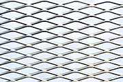 Grille en métal déployé acier, maille 28x13, pour carter de