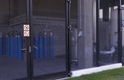 Cloison grillagée en métal déployé 